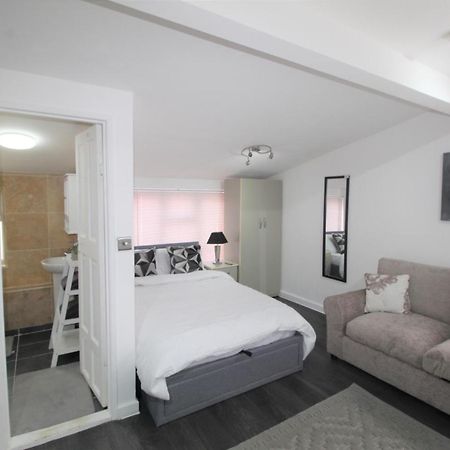 Studio 2 Min Walk To Upton Park Station Londres Exterior foto