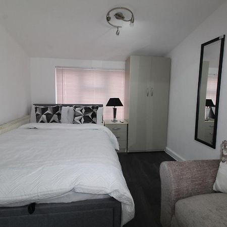 Studio 2 Min Walk To Upton Park Station Londres Exterior foto