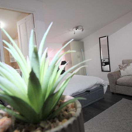 Studio 2 Min Walk To Upton Park Station Londres Exterior foto