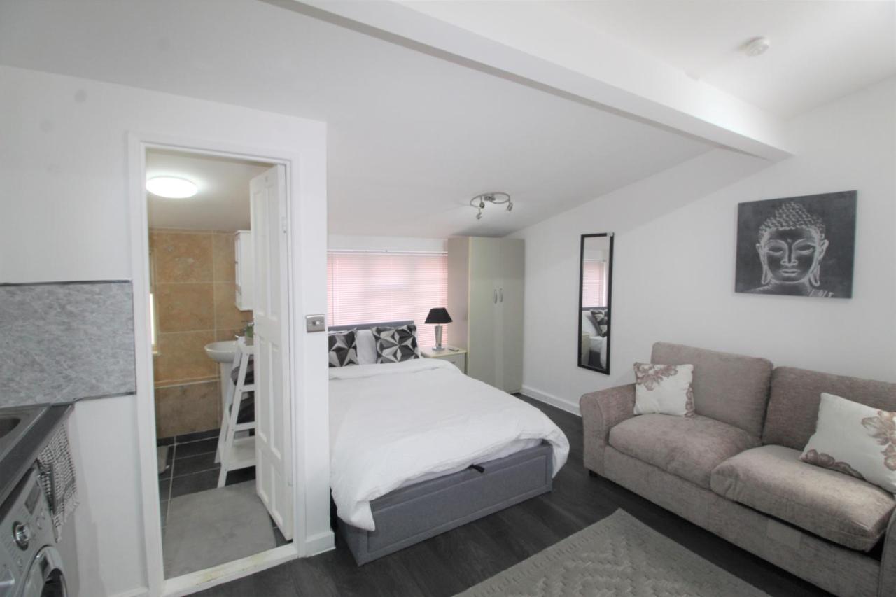 Studio 2 Min Walk To Upton Park Station Londres Exterior foto
