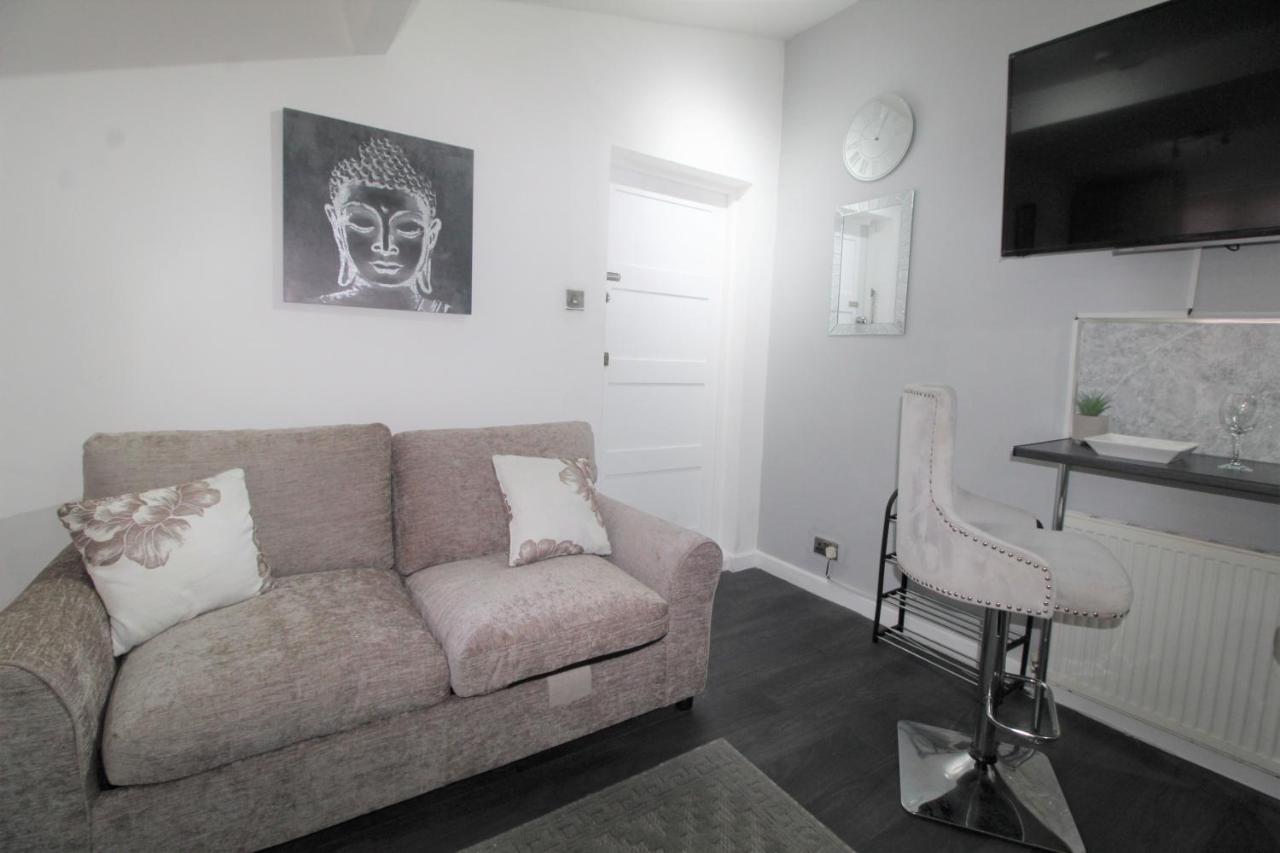 Studio 2 Min Walk To Upton Park Station Londres Exterior foto
